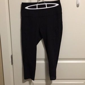Black lululemon capris
